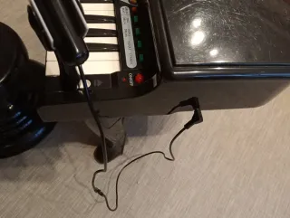 Piano de cola infantil con asiento