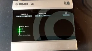 Traktor Scratch Duo / Audio 4