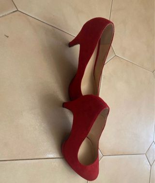 Zapatos de tacón rojos con plataforma