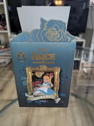 Figura Conejo Alice Wonderland miniso