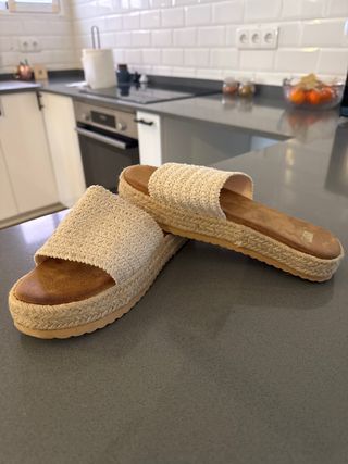 Sandalias de ganchillo beige