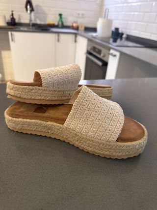 Sandalias de ganchillo beige