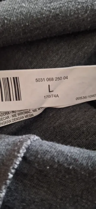 Falda lápiz gris y negra.