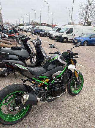Kawasaki Z900 SE 2025 - ¡Como nueva!