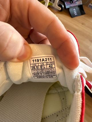 Zapatillas Asics Rojas y Blancas