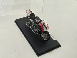 Ducati 998R Pierfrancesco Chili 2002 1:24