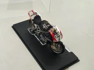 Ducati 998R Pierfrancesco Chili 2002 1:24