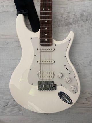 Guitarra Eléctrica Blanca + Amplificador Behringer