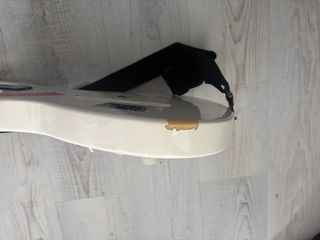 Guitarra Eléctrica Blanca + Amplificador Behringer