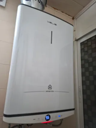 Termo Eléctrico Ariston Velis 55L