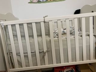 Cuna de bebé blanca