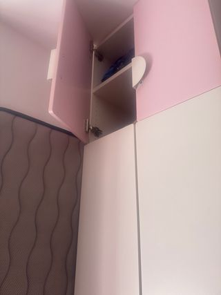 Armario Ikea rosa y blanco  En perfecto estado