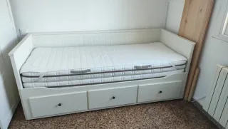 Hemnes Ikea. Diván con 3 cajones y 2 colchones