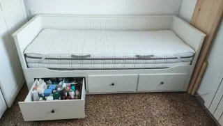 Hemnes Ikea. Diván con 3 cajones y 2 colchones