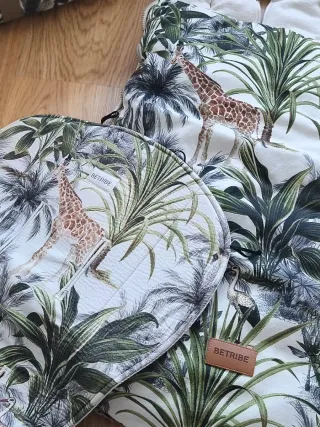 Saco, esterilla y bolso marca Be Tribe