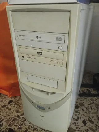 Ordenador antiguo sin disco duro