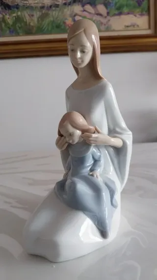 Figura Nao de porcelana hecha a mano