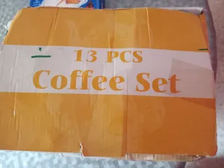 JUEGO DE 13 PIEZAS DE CAFÉ, DORADO Y DE PORCELA