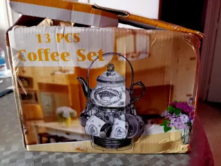 JUEGO DE 13 PIEZAS DE CAFÉ, DORADO Y DE PORCELA