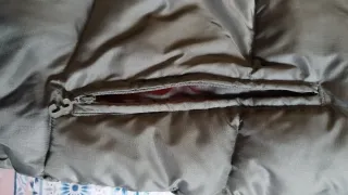 Abrigo Adidas gris y naranja