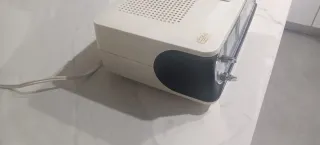 Radio despertador vintage blanco y negro