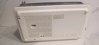 Radio despertador vintage blanco y negro