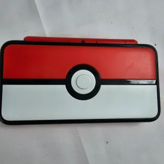 New Nintendo 2DS XL Pokeball Edition