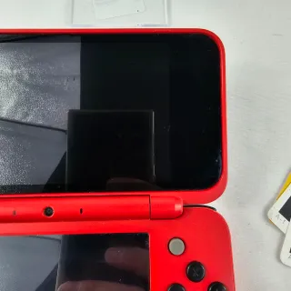 New Nintendo 2DS XL Pokeball Edition