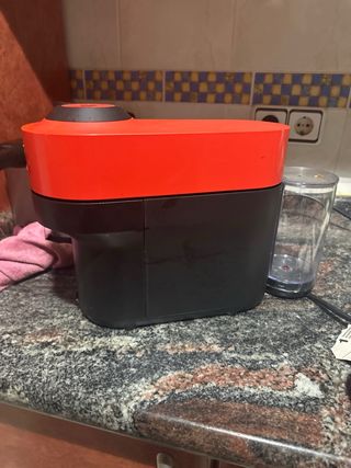 Cafetera Nespresso Krups Roja y Negra