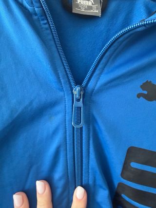 Chaqueta deportiva Puma azul y negra
