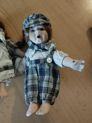 Muñeca clásica de porcelana