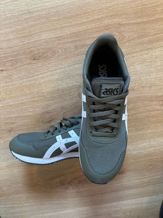 Zapatillas Asics verdes y blancas