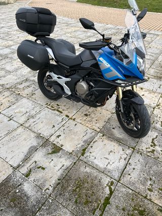 CFMOTO 650 MT Gran Turismo Trail 6.000 km CFMOTO