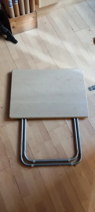 Mesa auxiliar plegable madera y metal