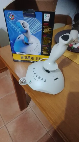 Joystick Logitech Wingman Light