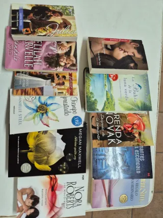 Pack 8 lotes de 10/11 libros, total 82 libros