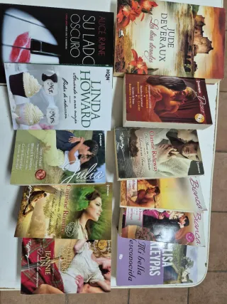 Pack 8 lotes de 10/11 libros, total 82 libros