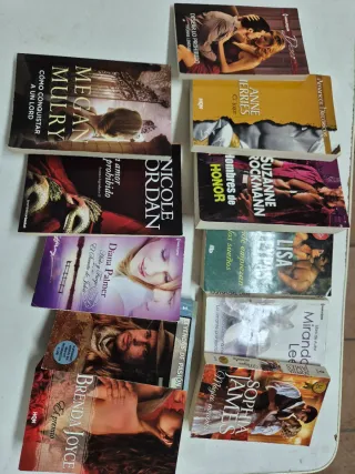 Pack 8 lotes de 10/11 libros, total 82 libros