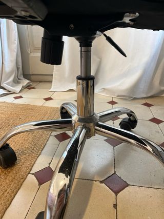 Silla de oficina ergonómica negra