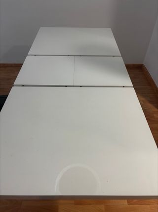 Mesa de comedor moderna blanca y gris