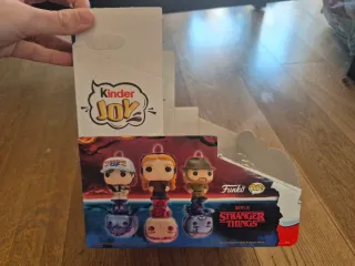 Cartone/espositore Kinder Joy Stranger Things