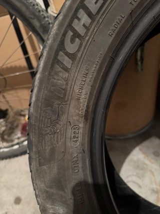 UNA rueda Michelin 215/55R18 99V