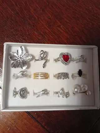 Lotto anelli diversi quasi tutti regolabili