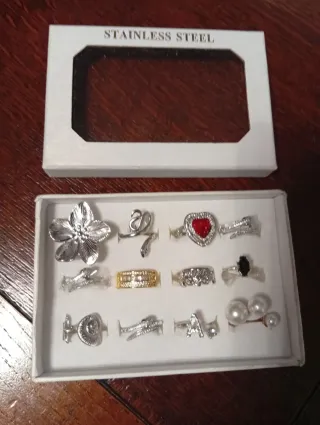 Lotto anelli diversi quasi tutti regolabili