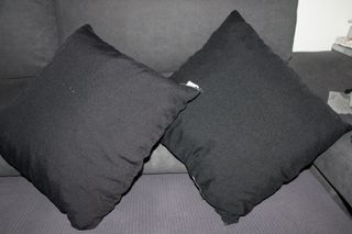 Almofadas pretas