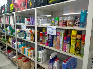 Estanterías y Mostradores resto artículos Bazar.