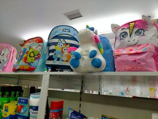 Estanterías y Mostradores resto artículos Bazar.