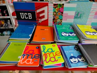 Estanterías y Mostradores resto artículos Bazar.