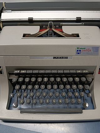 Máquina de escribir Olivetti Linea 90 , sin funda, buen estado