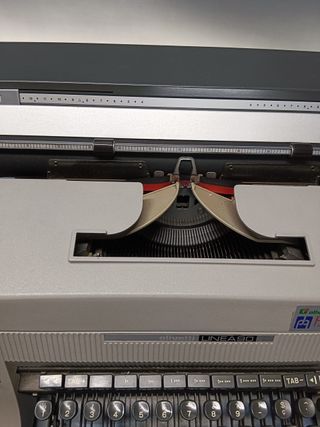 Máquina de escribir Olivetti Linea 90 , sin funda, buen estado